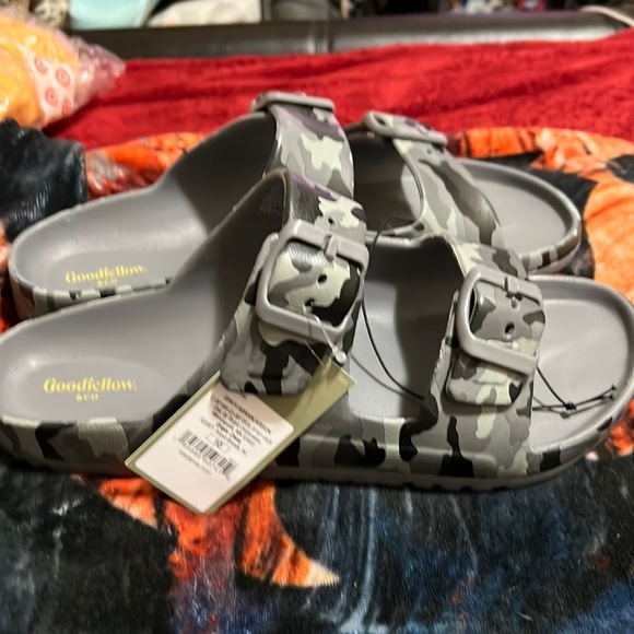 Men Sandals - Picture 1 of 4